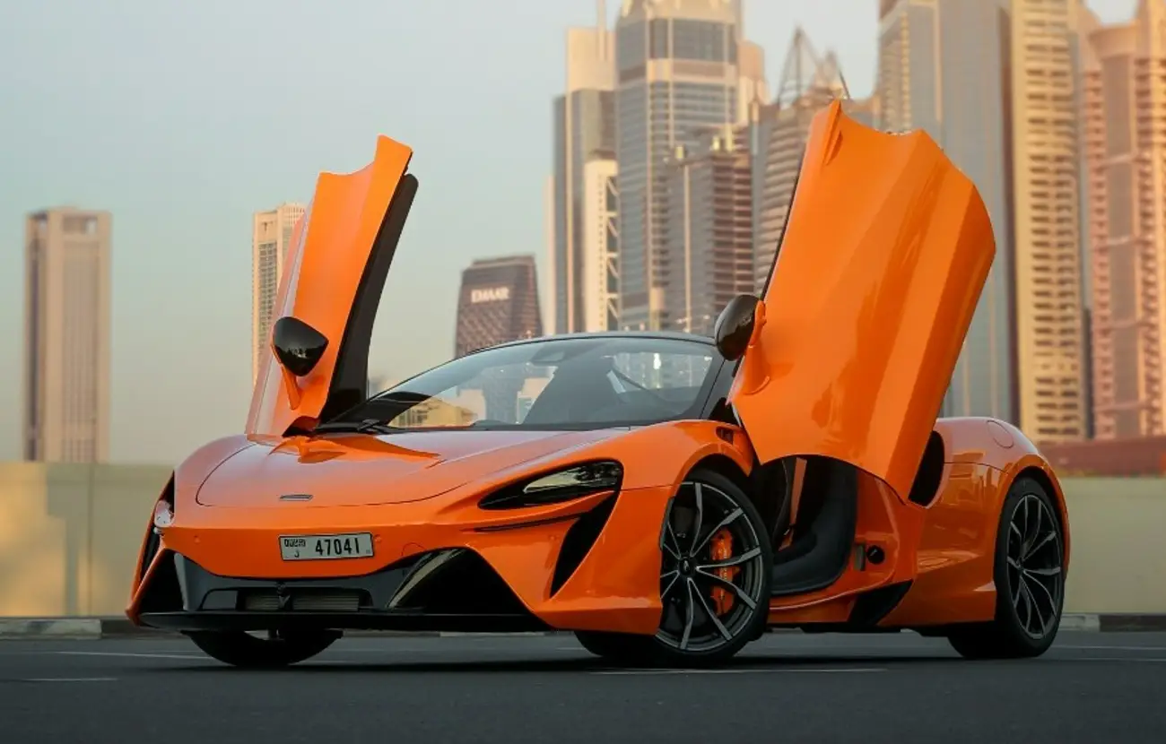 McLaren Artura (Orange) 2025